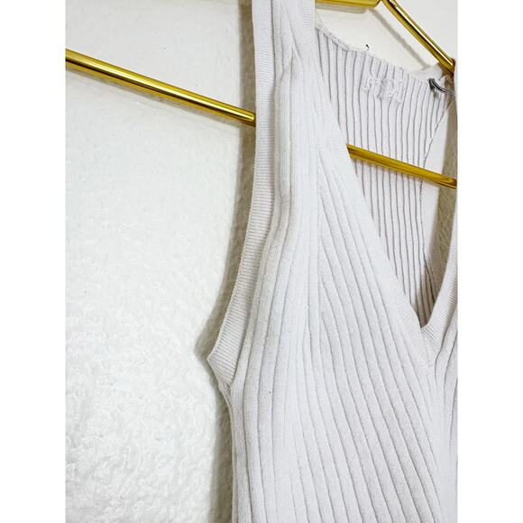 KITH White Ribbed V Neck Tank Top Size XS Cropped Logo Classic Minimalist Chic - Picture 5 of 8